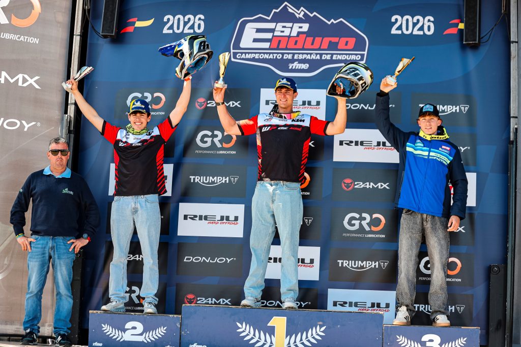 Albert Fontova y Aleix Saumell, pilotos DonJoy en el podio Junior Open