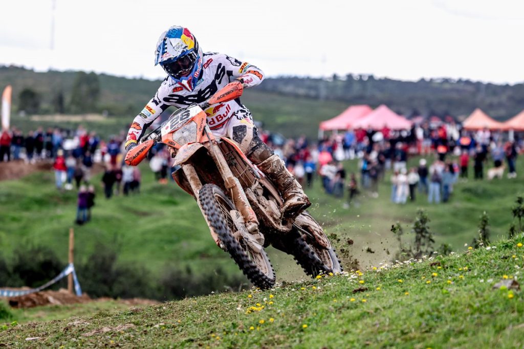 Josep García, piloto DonJoy, compitiendo en el Campeonato de España de Enduro 2026 en Valverde del Camino