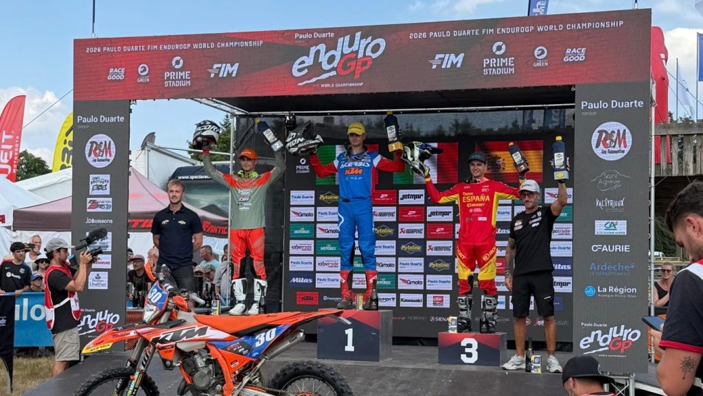 Yago Domínguez, piloto DonJoy, compitiendo en el GP de Francia del Mundial de EnduroGP