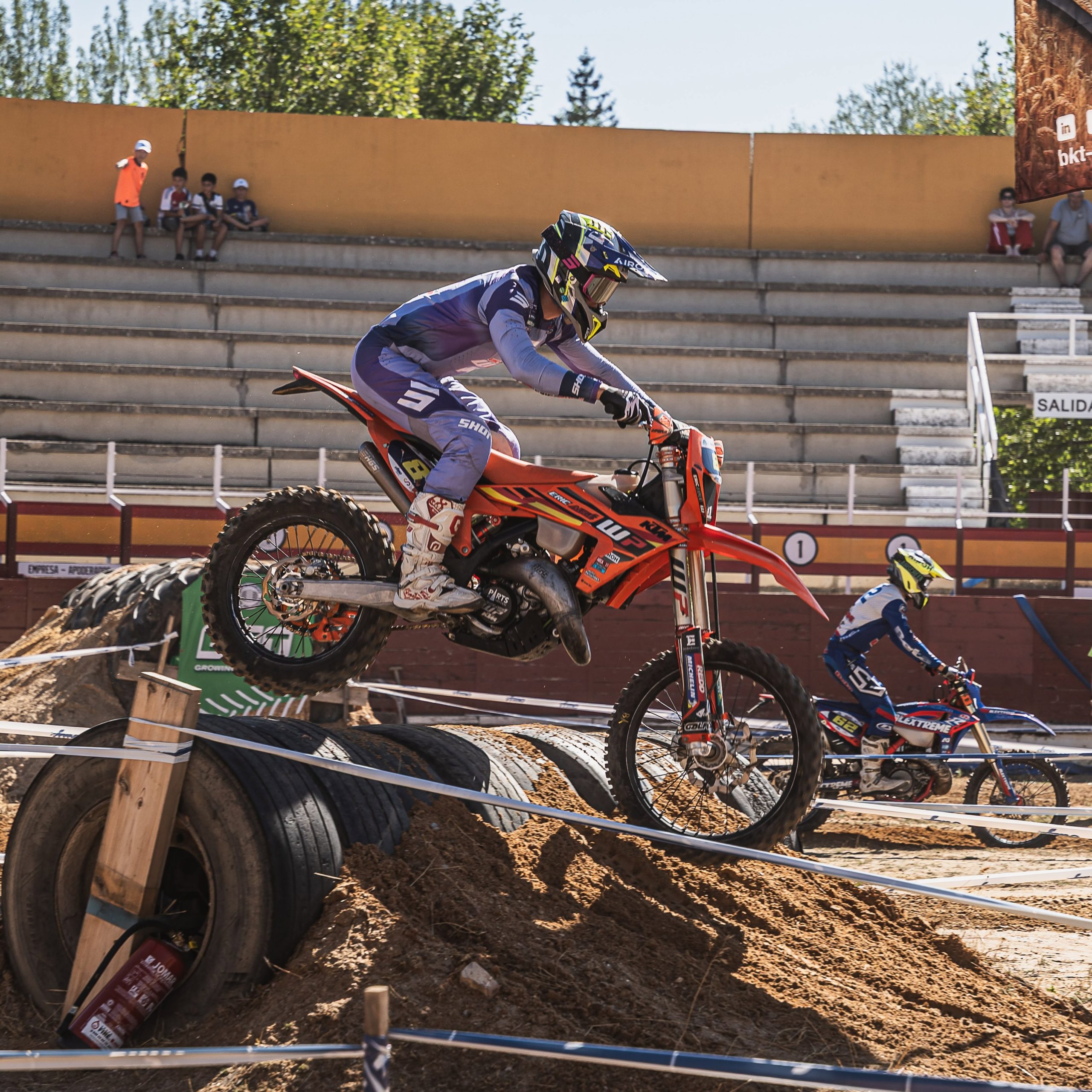 Yago Domínguez, piloto DonJoy, compitiendo en el Campeonato de España de SuperEnduro Junior en Sigüenza