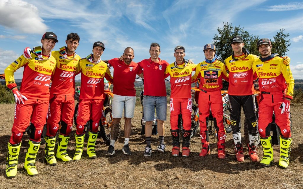 Jaume Betriu con la selección española de enduro en Grândola