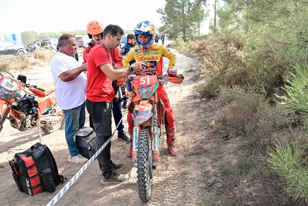 Jaume Betriu junto a la selección española en los 6DAYS Portugal 2026