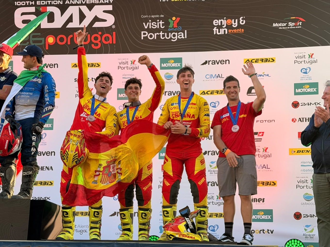 Alex Puey, Albert Fontova y Yago Domínguez en el podio del Junior Trophy de los 6DAYS Portugal 2026